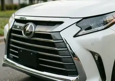 LEXUSのクロームグリル